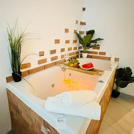 Studio Love Jacuzzi Marseilles Exterior foto